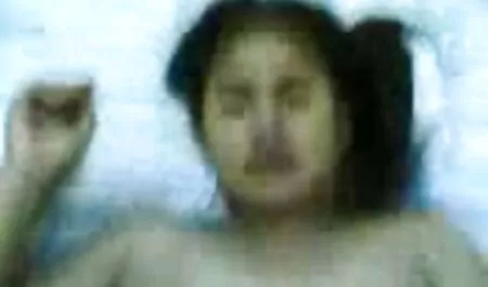 ناز دختر زنجبیل که در وب کم لباس سکسی دخترانه پخش می شود