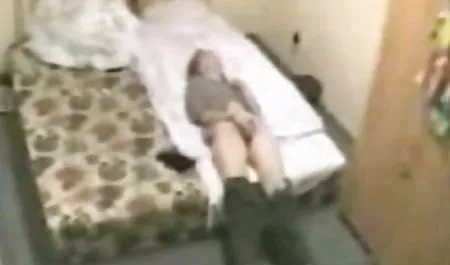 گروهی از سکس با ساتن دوستان جوان به سختی مهمانی کردند