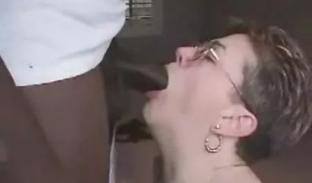 انگشت گابریلا لین لباس تور سکسی لگد می زند