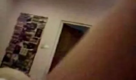 بزرگسال شورت سکسی دختر بالغ خروس را با نوجوان می خورد