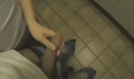 واقعی واقعی بازیگران POV بزرگ مشاعره بزرگ شخص سکس لباس ساتن ساده و معصوم سفید فاک می شود