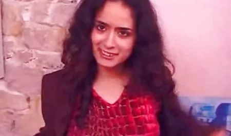 روچ GETETO با پستان BAGGY ماهی شور خود را مالش سکس روی لباس می دهد