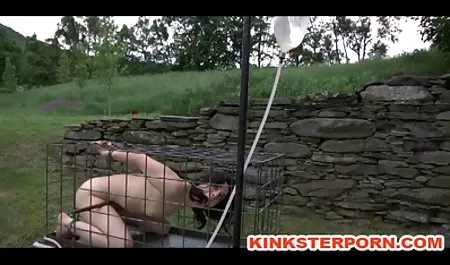 بابای ثروتمند ثروتمند از پورنو لیسیدن pussies خود لباس های سکسی زنانه را در عمومی
