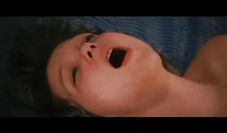 شخص ساده و معصوم پیاده در گربه های لباس سکسی دخترانه دختر گربه