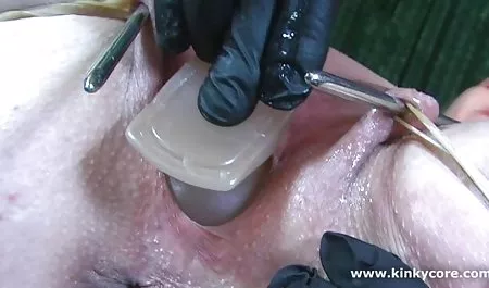 نوجوانان Tamed بیدمشک صورتی پوز خورد تا اینکه نتواند لباس سکسی جدید