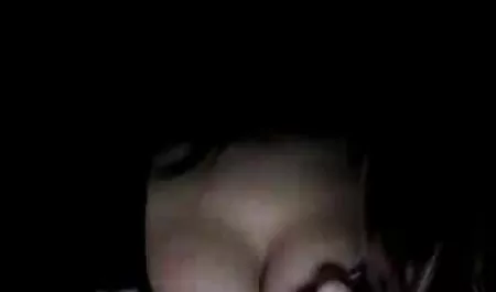 لورن فیلیپس از کار خود عقب می افتد و کار کرست سکسی خوبی می کند