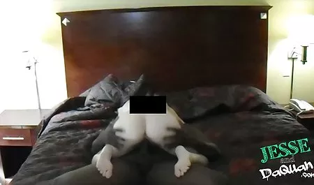 برهنه و پرستش سکس با ساتن پای آسیایی