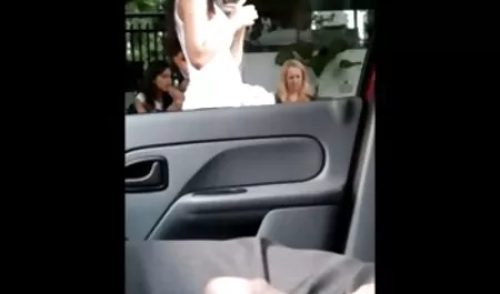 بیب صورتی زیبا CFNM عکس لباس سکسی شگفت انگیز Blowjob می دهد